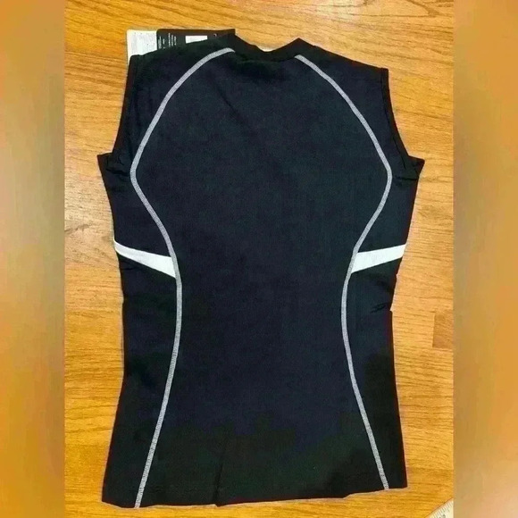 Mizuno Women's Performance V-Neck Sleeveless Athletic Jersey Shirt size XS NWT - Picture 2 of 6